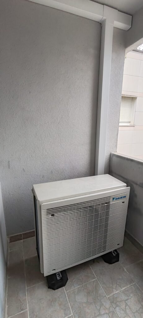 Climatiseur sur balcon